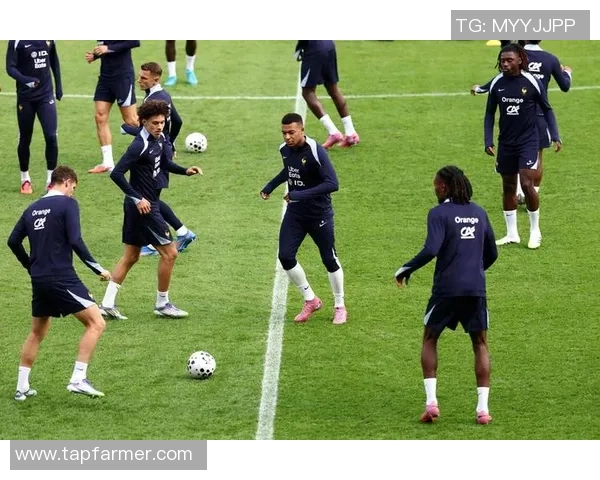 足球球星独特手势解密 从场上动作看球员个性与精神世界